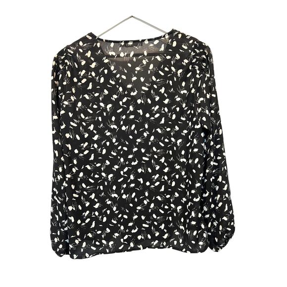 LUSH Top Women's Large V-Neck Button Down Modern Print Black Ivory NEW - Picture 2 of 13